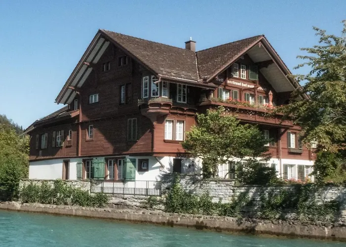 历史城市木屋酒店 *